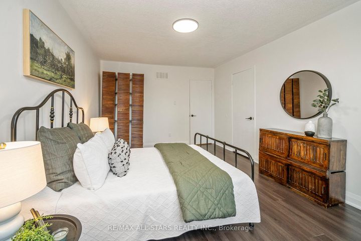 Photo 24 at 21 Rougehaven Way, Vinegar Hill, Markham