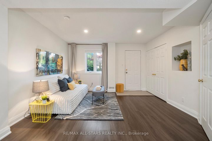Photo 33 at 21 Rougehaven Way, Vinegar Hill, Markham