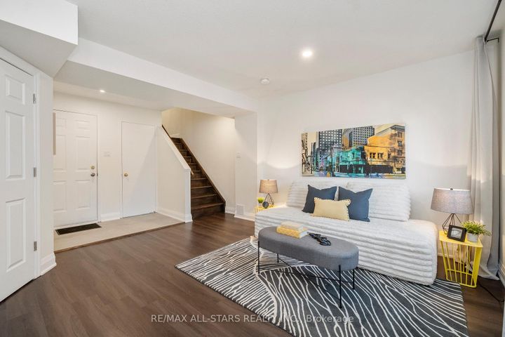 Photo 35 at 21 Rougehaven Way, Vinegar Hill, Markham