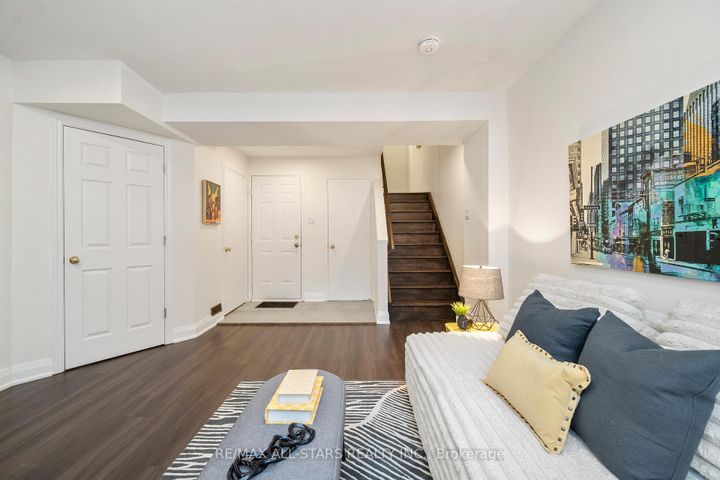 Photo 36 at 21 Rougehaven Way, Vinegar Hill, Markham