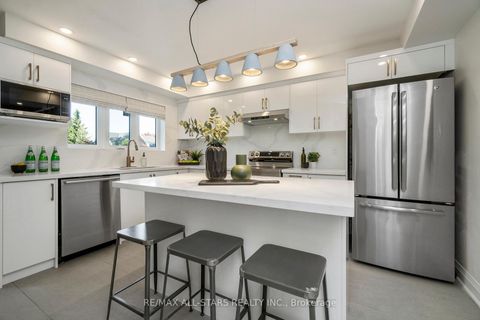 Photo 1 at 21 Rougehaven Way, Vinegar Hill, Markham