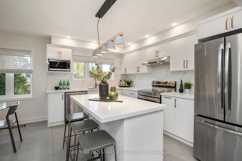 Photo 2 at 21 Rougehaven Way, Vinegar Hill, Markham