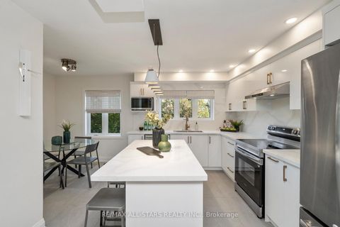 Photo 5 at 21 Rougehaven Way, Vinegar Hill, Markham