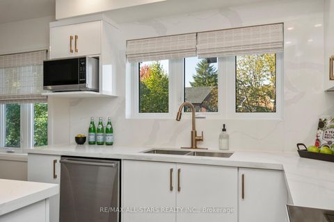 Photo 11 at 21 Rougehaven Way, Vinegar Hill, Markham