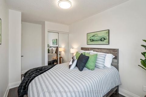 Photo 30 at 21 Rougehaven Way, Vinegar Hill, Markham