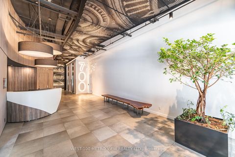 Photo 2 at 710 - 700 King Street W, Waterfront Communities C1, Toronto