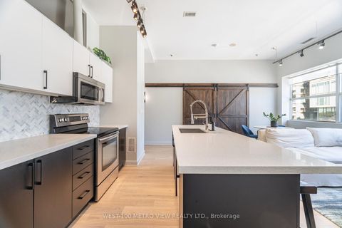 Photo 12 at 710 - 700 King Street W, Waterfront Communities C1, Toronto