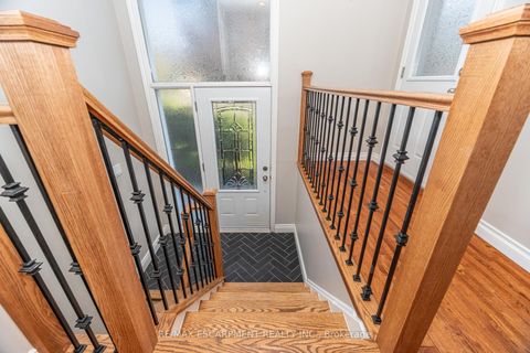 Photo 2 at 154 Rainbow Drive, West Woodbridge, Vaughan Photo 2 at 154 Rainbow Drive, West Woodbridge, Vaughan