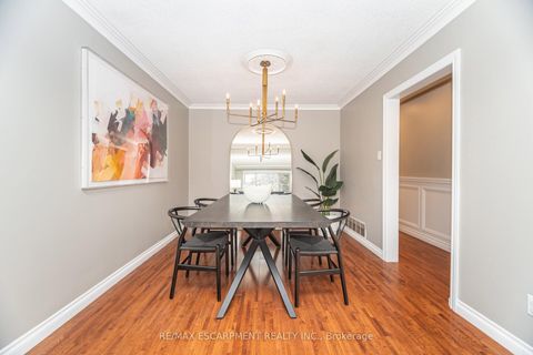 Photo 5 at 154 Rainbow Drive, West Woodbridge, Vaughan Photo 5 at 154 Rainbow Drive, West Woodbridge, Vaughan