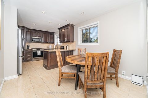 Photo 10 at 154 Rainbow Drive, West Woodbridge, Vaughan
