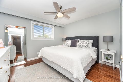 Photo 12 at 154 Rainbow Drive, West Woodbridge, Vaughan