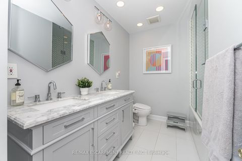 Photo 15 at 154 Rainbow Drive, West Woodbridge, Vaughan