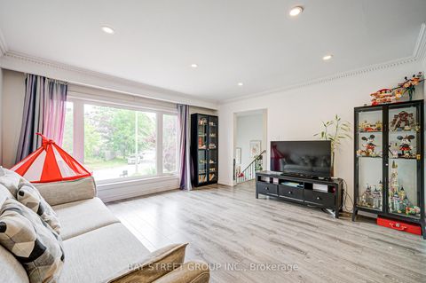 Photo 12 at 64 Rakewood Crescent, L'Amoreaux, Toronto