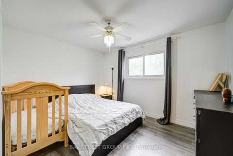 Photo 14 at 64 Rakewood Crescent, L'Amoreaux, Toronto