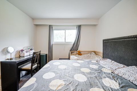Photo 18 at 64 Rakewood Crescent, L'Amoreaux, Toronto