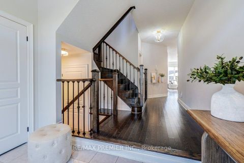 Photo 3 at 15 Kincardine Street, Kleinburg, Vaughan