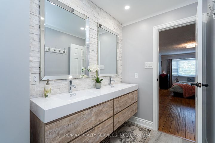Photo 27 at 1160 Mccraney Street E, CP College Park, Oakville