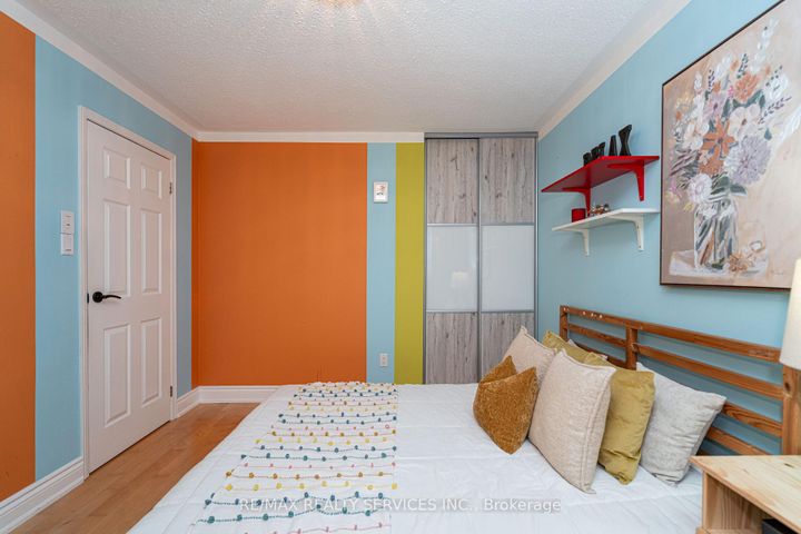 Photo 31 at 1160 Mccraney Street E, CP College Park, Oakville
