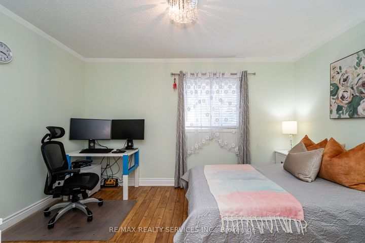 Photo 34 at 1160 Mccraney Street E, CP College Park, Oakville