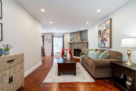 Photo 7 at 1160 Mccraney Street E, CP College Park, Oakville