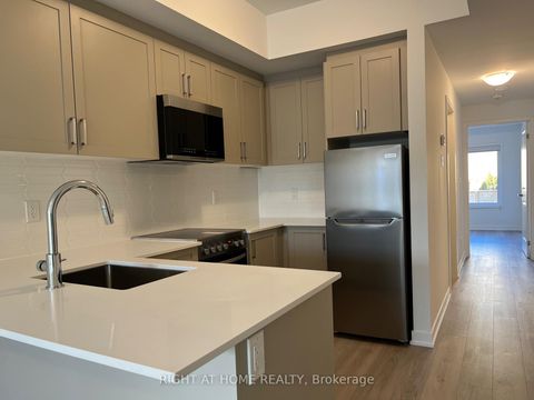 Photo 2 at 5 - 10 Marquette Avenue, Lawrence, Toronto