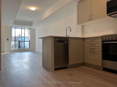Photo 3 at 5 - 10 Marquette Avenue, Lawrence, Toronto
