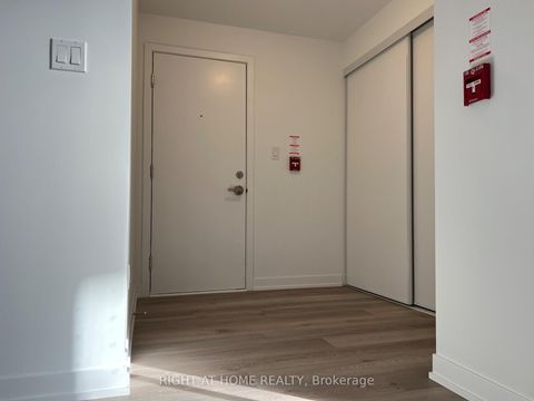 Photo 7 at 5 - 10 Marquette Avenue, Lawrence, Toronto