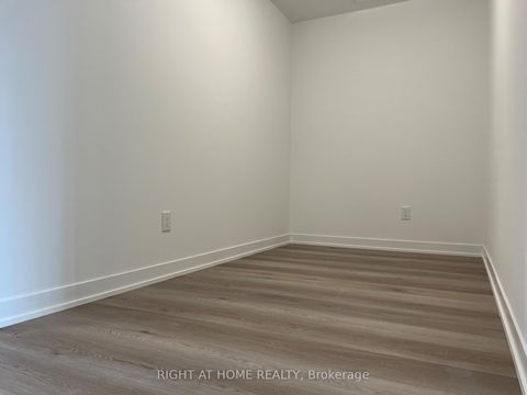 Photo 8 at 5 - 10 Marquette Avenue, Lawrence, Toronto