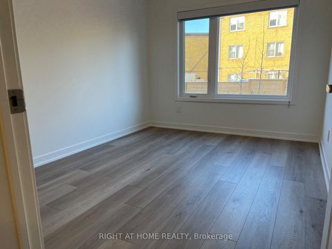 Photo 10 at 5 - 10 Marquette Avenue, Lawrence, Toronto