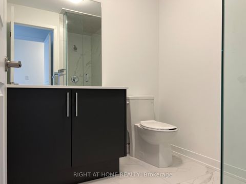 Photo 13 at 5 - 10 Marquette Avenue, Lawrence, Toronto