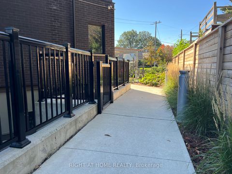 Photo 23 at 5 - 10 Marquette Avenue, Lawrence, Toronto
