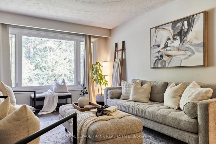 Photo 1 at 432 Park Road N, McLaughlin, Oshawa