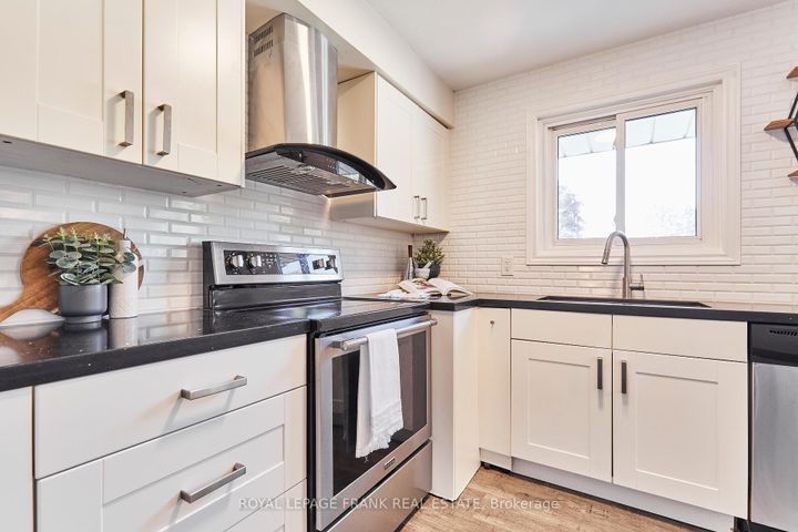 Photo 2 at 432 Park Road N, McLaughlin, Oshawa
