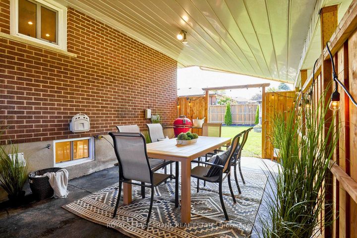 Photo 3 at 432 Park Road N, McLaughlin, Oshawa