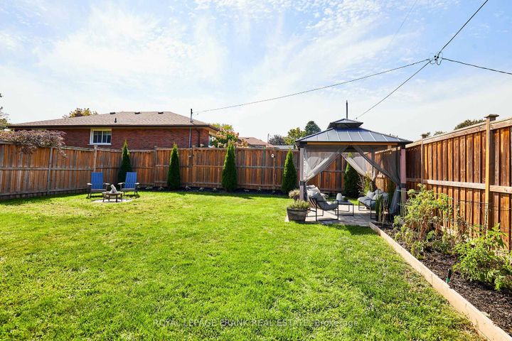 Photo 4 at 432 Park Road N, McLaughlin, Oshawa
