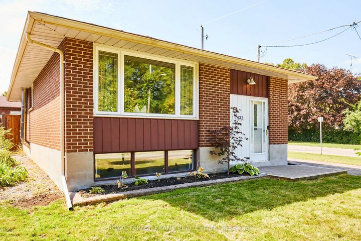 Photo 6 at 432 Park Road N, McLaughlin, Oshawa