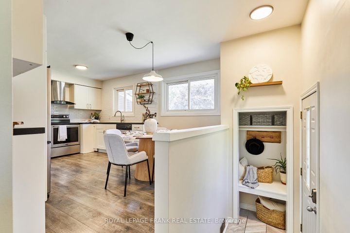 Photo 7 at 432 Park Road N, McLaughlin, Oshawa