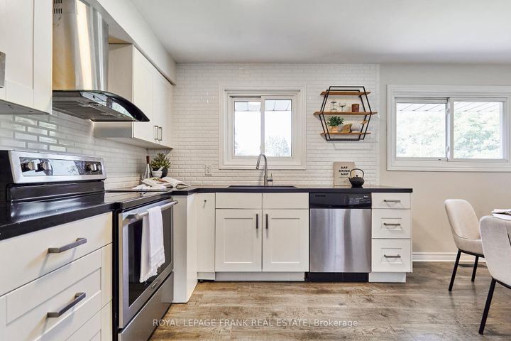 Photo 9 at 432 Park Road N, McLaughlin, Oshawa