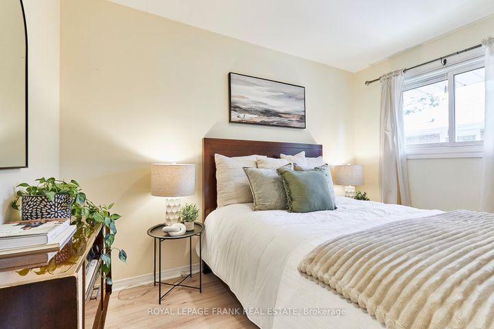 Photo 20 at 432 Park Road N, McLaughlin, Oshawa