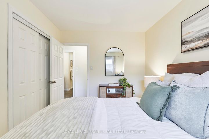 Photo 21 at 432 Park Road N, McLaughlin, Oshawa