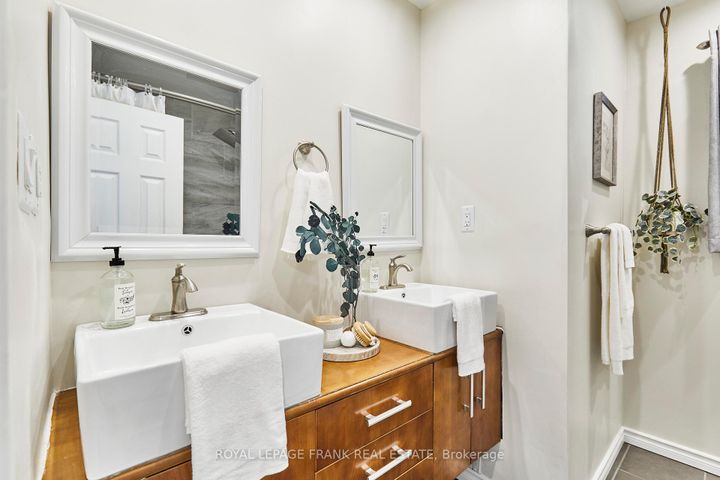 Photo 22 at 432 Park Road N, McLaughlin, Oshawa