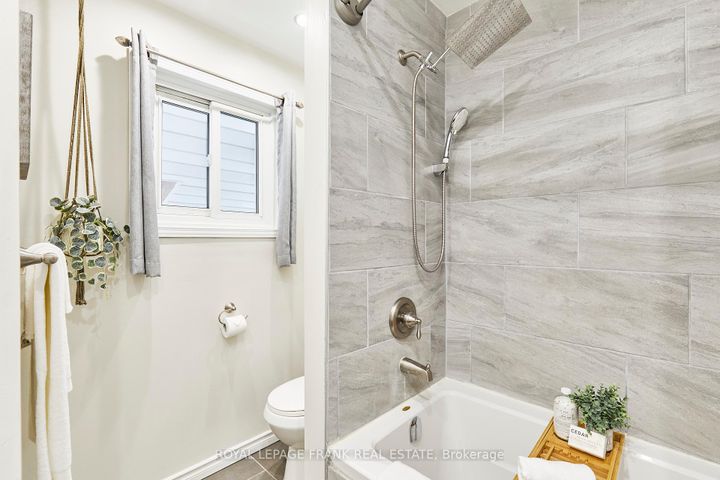 Photo 23 at 432 Park Road N, McLaughlin, Oshawa