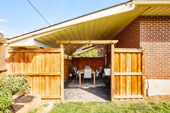 Photo 33 at 432 Park Road N, McLaughlin, Oshawa