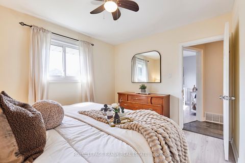 Photo 17 at 432 Park Road N, McLaughlin, Oshawa