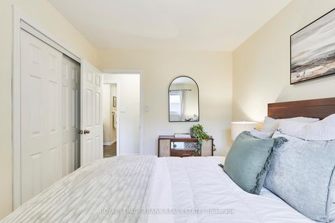 Photo 21 at 432 Park Road N, McLaughlin, Oshawa