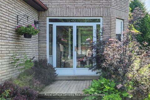 Photo 2 at 122 Browning Trail, Letitia Heights, Barrie