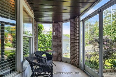 Photo 3 at 122 Browning Trail, Letitia Heights, Barrie