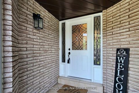Photo 5 at 122 Browning Trail, Letitia Heights, Barrie