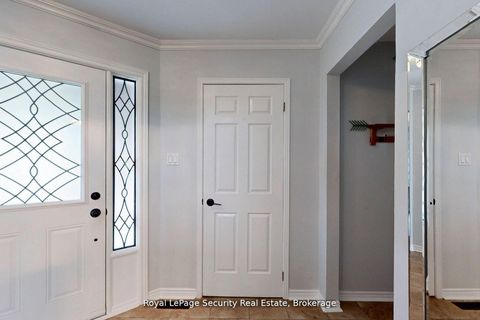 Photo 6 at 122 Browning Trail, Letitia Heights, Barrie