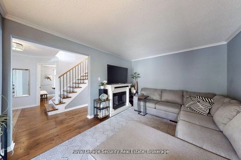 Photo 8 at 122 Browning Trail, Letitia Heights, Barrie